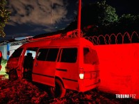 Van carregada com celulares é apreendida após motorista bater e fugir no Jardim das Palmeiras Van carregada com celulares é apreendida após motorista bater e fugir no Jardim das Palmeiras