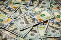 Dólar abaixo de R$ 5: o que explica a queda da moeda americana? Dólar abaixo de R$ 5: o que explica a queda da moeda americana?