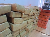 Policia Federal e Receita Federal apreendem 166,5 Kg de maconha despachada como encomendas em Foz do Iguaçu Policia Federal e Receita Federal apreendem 166,5 Kg de maconha despachada como encomendas em Foz do Iguaçu