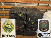PF e PM apreendem 4 mil maços de cigarros contrabandeados em Foz do Iguaçu PF e PM apreendem 4 mil maços de cigarros contrabandeados em Foz do Iguaçu
