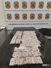 Passageiro é preso com medicamentos contrabandeados no Aeroporto de Foz do Iguaçu Passageiro é preso com medicamentos contrabandeados no Aeroporto de Foz do Iguaçu