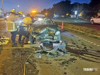 Mulher fica presa as ferragens após colisão entre carro e caminhão no Paraguai Mulher fica presa as ferragens após colisão entre carro e caminhão no Paraguai