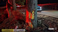 Jovem morre após perder controle de motocicleta e colidir contra árvore em Santa Helena Jovem morre após perder controle de motocicleta e colidir contra árvore em Santa Helena