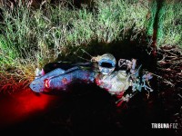 Motociclista fica ferido após colidir com cavalinho (potro) na perimetral leste; animal morreu no local Motociclista fica ferido após colidir com cavalinho (potro) na perimetral leste; animal morreu no local