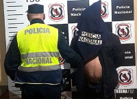 Homem é preso após jogar cerveja em policial em posto de gasolina em Ciudad Del Este Homem é preso após jogar cerveja em policial em posto de gasolina em Ciudad Del Este