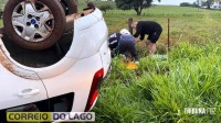 Veículo com mãe e filhos capota após motorista tentar evitar batida frontal em Santa Helena Veículo com mãe e filhos capota após motorista tentar evitar batida frontal em Santa Helena