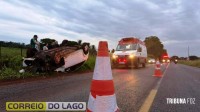 Veículo com mãe e filhos capota após motorista tentar evitar batida frontal em Santa Helena Veículo com mãe e filhos capota após motorista tentar evitar batida frontal em Santa Helena