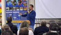 Mais um pré-candidato paraquedista caindo em Foz do Iguaçu Mais um pré-candidato paraquedista caindo em Foz do Iguaçu