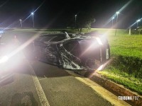 PF e PM apreendem veículo carregado com cigarros contrabandeados após perseguição e capotamento em Foz do Iguaçu PF e PM apreendem veículo carregado com cigarros contrabandeados após perseguição e capotamento em Foz do Iguaçu