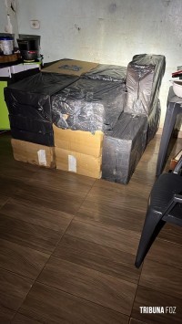 PF e PM localizam depósito clandestino com cigarros e pneus contrabandeados em Foz do Iguaçu PF e PM localizam depósito clandestino com cigarros e pneus contrabandeados em Foz do Iguaçu