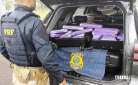 PRF apreende 87 quilos de maconha e prende casal na BR-277 em Santa Terezinha de Itaipu PRF apreende 87 quilos de maconha e prende casal na BR-277 em Santa Terezinha de Itaipu