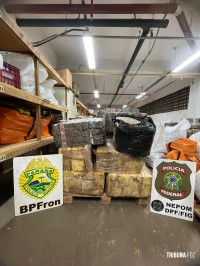 BPFRON e Polícia Federal apreendem 795,1 Kg de maconha no Jardim Jupira em Foz do Iguaçu BPFRON e Polícia Federal apreendem 795,1 Kg de maconha no Jardim Jupira em Foz do Iguaçu