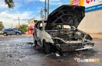 Incêndio destrói veículo no centro de São Miguel do Iguaçu Incêndio destrói veículo no centro de São Miguel do Iguaçu