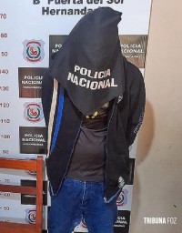 Jovem preso por ameaçar a própria mãe com faca em Hernandarias no Paraguai Jovem preso por ameaçar a própria mãe com faca em Hernandarias no Paraguai