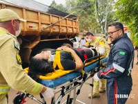 Mulher fica em estado gravíssimo após ter o pé esmagado por caminhão em acidente no Jardim Canadá Mulher fica em estado gravíssimo após ter o pé esmagado por caminhão em acidente no Jardim Canadá