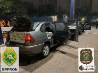 BPFRON e PF apreendem dois veículos carregados de cigarros contrabandeados em Foz do Iguaçu BPFRON e PF apreendem dois veículos carregados de cigarros contrabandeados em Foz do Iguaçu