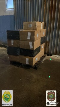 BPFRON e PF apreendem dois veículos carregados de cigarros contrabandeados em Foz do Iguaçu BPFRON e PF apreendem dois veículos carregados de cigarros contrabandeados em Foz do Iguaçu