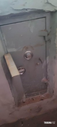 Ladrões tentam arrombar cofre de igreja durante a madrugada no Paraguai Ladrões tentam arrombar cofre de igreja durante a madrugada no Paraguai
