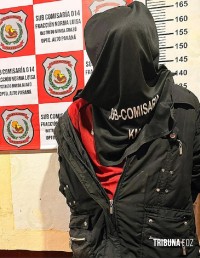 Vizinhos detêm criminoso perigoso com sete antecedentes criminais dentro de uma loja em Minga Guazu no Paraguai Vizinhos detêm criminoso perigoso com sete antecedentes criminais dentro de uma loja em Minga Guazu no Paraguai