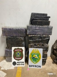 BPFRON e Policia Federal apreendem 177 Kg de maconha no Jardim Jupira em Foz do Iguaçu BPFRON e Policia Federal apreendem 177 Kg de maconha no Jardim Jupira em Foz do Iguaçu