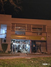 Quadrilha especializada em roubo a bancos explodem duas agencias em Santa Rita no Paraguai durante a madrugada Quadrilha especializada em roubo a bancos explodem duas agencias em Santa Rita no Paraguai durante a madrugada