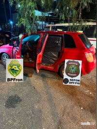 PF e PM apreendem veículo carregado com 10 mil maços de cigarros contrabandeados em Foz do Iguaçu PF e PM apreendem veículo carregado com 10 mil maços de cigarros contrabandeados em Foz do Iguaçu