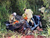Motorista fica preso às ferragens após capotamento de veículo na Perimetral Leste Motorista fica preso às ferragens após capotamento de veículo na Perimetral Leste