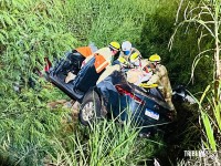 Motorista fica preso às ferragens após capotamento de veículo na Perimetral Leste Motorista fica preso às ferragens após capotamento de veículo na Perimetral Leste