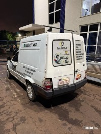PF e PM apreendem veículo paraguaio carregado com pneus de caminhão em Foz do Iguaçu PF e PM apreendem veículo paraguaio carregado com pneus de caminhão em Foz do Iguaçu