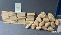 PM apreende mais de 55,2 Kg de maconha prensada e capulho no Jardim América em Foz do Iguaçu PM apreende mais de 55,2 Kg de maconha prensada e capulho no Jardim América em Foz do Iguaçu