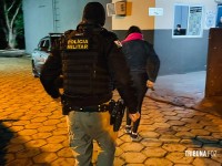 PM prende mulher com veículo roubado na Ponte da Amizade PM prende mulher com veículo roubado na Ponte da Amizade