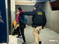PM prende mulher com veículo roubado na Ponte da Amizade PM prende mulher com veículo roubado na Ponte da Amizade
