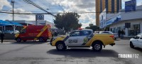 Condutor é socorrido pelo Siate após colisão no centro de Foz do Iguaçu Condutor é socorrido pelo Siate após colisão no centro de Foz do Iguaçu