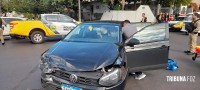 Condutor é socorrido pelo Siate após colisão no centro de Foz do Iguaçu Condutor é socorrido pelo Siate após colisão no centro de Foz do Iguaçu