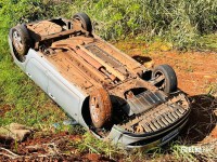 Casal fica ferido após capotamento de veículo na Av. das Cataratas Casal fica ferido após capotamento de veículo na Av. das Cataratas