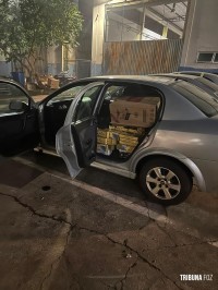 PF e PM apreendem dois veículos carregados com cigarros contrabandeados em Foz do Iguaçu PF e PM apreendem dois veículos carregados com cigarros contrabandeados em Foz do Iguaçu