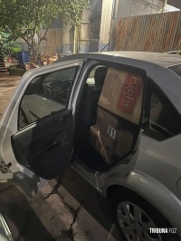 PF e PM apreendem dois veículos carregados com cigarros contrabandeados em Foz do Iguaçu PF e PM apreendem dois veículos carregados com cigarros contrabandeados em Foz do Iguaçu