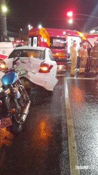 Motociclista colide na traseira de um veículo defronte a "Kuka" Motociclista colide na traseira de um veículo defronte a "Kuka"