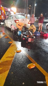 Motociclista colide na traseira de um veículo defronte a "Kuka" Motociclista colide na traseira de um veículo defronte a "Kuka"