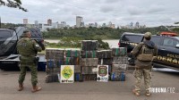 BPFRON, Polícia Federal e COMAV apreendem mais de 770 quilos de maconha em Foz do Iguaçu BPFRON, Polícia Federal e COMAV apreendem mais de 770 quilos de maconha em Foz do Iguaçu