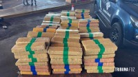 Dois presos após tentarem entrar no Brasil pela Ponte da Amizade com maconha escondida em fundo falso de caminhão Dois presos após tentarem entrar no Brasil pela Ponte da Amizade com maconha escondida em fundo falso de caminhão