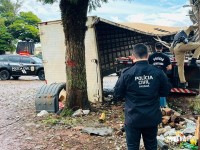 Homem é encontrado morto sobre carreta em posto de combustível em Foz do Iguaçu Homem é encontrado morto sobre carreta em posto de combustível em Foz do Iguaçu
