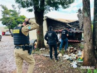 Homem é encontrado morto sobre carreta em posto de combustível em Foz do Iguaçu Homem é encontrado morto sobre carreta em posto de combustível em Foz do Iguaçu