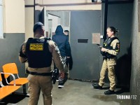 Menor é apreendido com drogas e dinheiro durante ação da PM no Bairro Parque Imperatriz Menor é apreendido com drogas e dinheiro durante ação da PM no Bairro Parque Imperatriz
