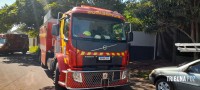 Geladeira pega fogo e mobiliza o Corpo de Bombeiros no Jardim Bourbon Geladeira pega fogo e mobiliza o Corpo de Bombeiros no Jardim Bourbon