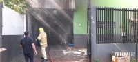 Geladeira pega fogo e mobiliza o Corpo de Bombeiros no Jardim Bourbon Geladeira pega fogo e mobiliza o Corpo de Bombeiros no Jardim Bourbon