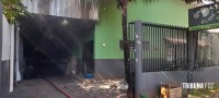 Geladeira pega fogo e mobiliza o Corpo de Bombeiros no Jardim Bourbon Geladeira pega fogo e mobiliza o Corpo de Bombeiros no Jardim Bourbon