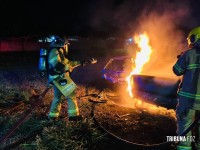 Quatro veículos são destruídos após incêndio criminoso em ferro-velho de Foz do Iguaçu Quatro veículos são destruídos após incêndio criminoso em ferro-velho de Foz do Iguaçu