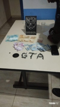 GTA da Guarda Municipal prende traficante que vendia cocaína no Jardim Jupira GTA da Guarda Municipal prende traficante que vendia cocaína no Jardim Jupira