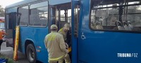 Quatro passageiros ficam feridos após queda dentro de ônibus do transporte coletivo no Jardim Patriarca em Foz do Iguaçu Quatro passageiros ficam feridos após queda dentro de ônibus do transporte coletivo no Jardim Patriarca em Foz do Iguaçu